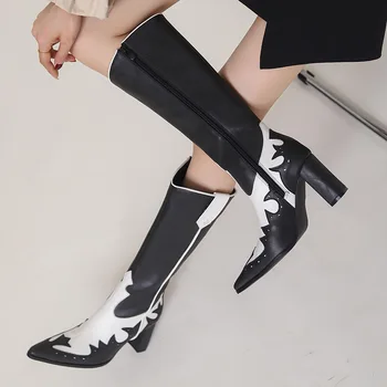 Осенне-зимние новые ботинки средней длины на толстом каблуке с острым носком; женские джинсовые сапоги в западном стиле с цветной вышивкой на высоком каблуке